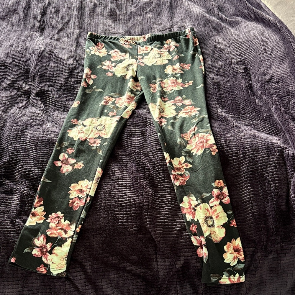Active USA Dark Floral Leggings